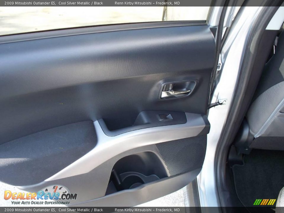 2009 Mitsubishi Outlander ES Cool Silver Metallic / Black Photo #18