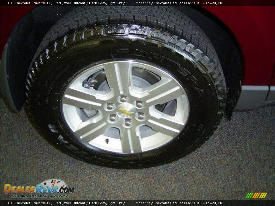2010 Chevrolet Traverse LT Red Jewel Tintcoat / Dark Gray/Light Gray Photo #16