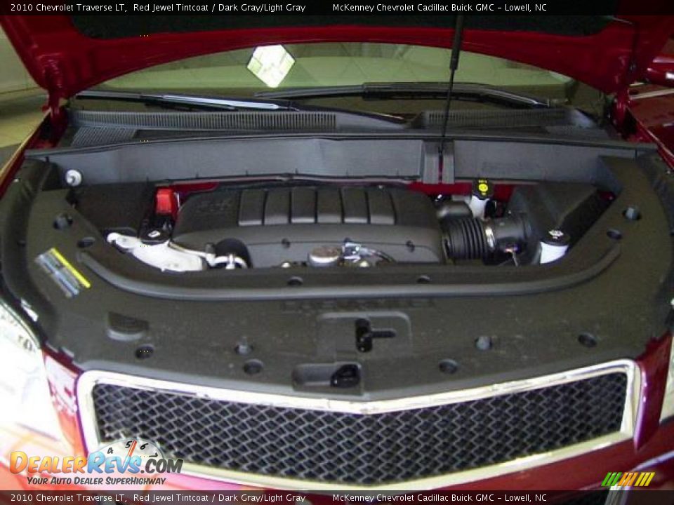 2010 Chevrolet Traverse LT Red Jewel Tintcoat / Dark Gray/Light Gray Photo #18