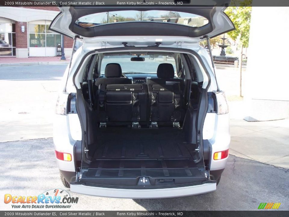 2009 Mitsubishi Outlander ES Cool Silver Metallic / Black Photo #22