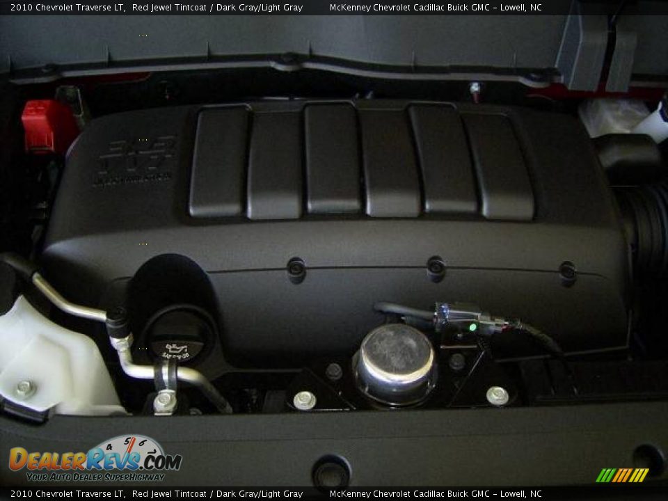 2010 Chevrolet Traverse LT Red Jewel Tintcoat / Dark Gray/Light Gray Photo #19