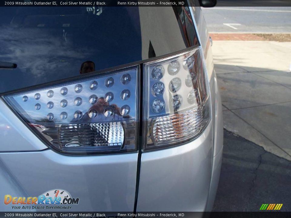 2009 Mitsubishi Outlander ES Cool Silver Metallic / Black Photo #23