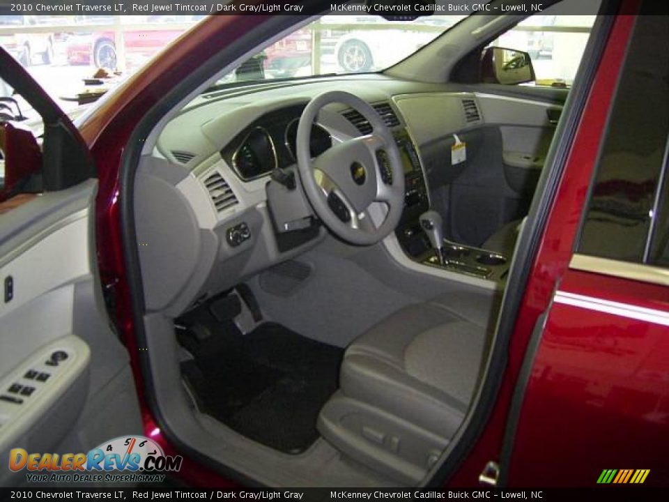 2010 Chevrolet Traverse LT Red Jewel Tintcoat / Dark Gray/Light Gray Photo #25