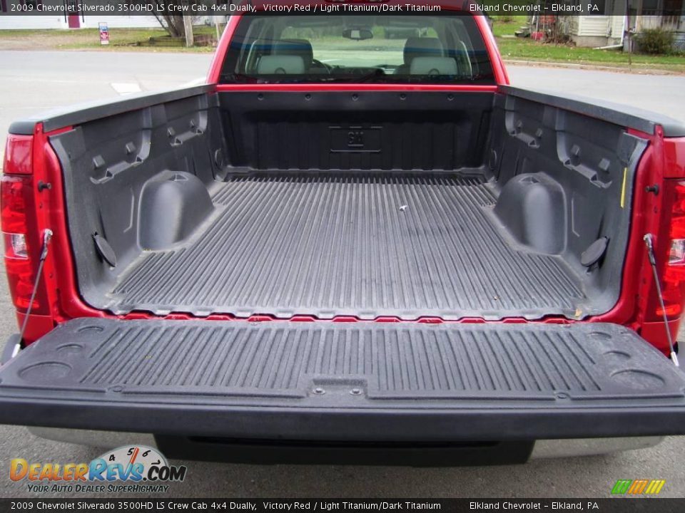 2009 Chevrolet Silverado 3500HD LS Crew Cab 4x4 Dually Victory Red / Light Titanium/Dark Titanium Photo #9