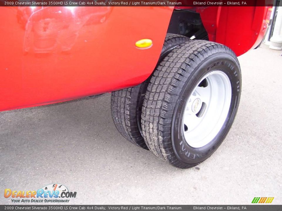 2009 Chevrolet Silverado 3500HD LS Crew Cab 4x4 Dually Victory Red / Light Titanium/Dark Titanium Photo #12