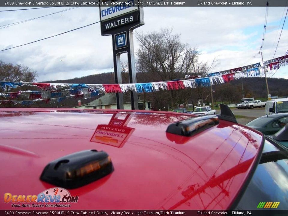 2009 Chevrolet Silverado 3500HD LS Crew Cab 4x4 Dually Victory Red / Light Titanium/Dark Titanium Photo #17