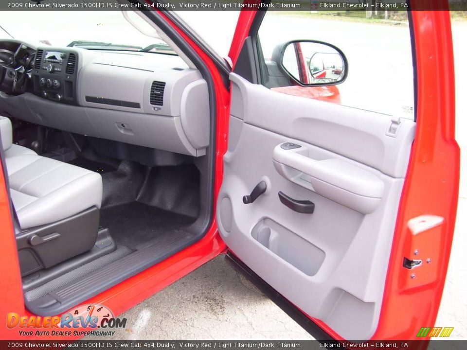 2009 Chevrolet Silverado 3500HD LS Crew Cab 4x4 Dually Victory Red / Light Titanium/Dark Titanium Photo #18