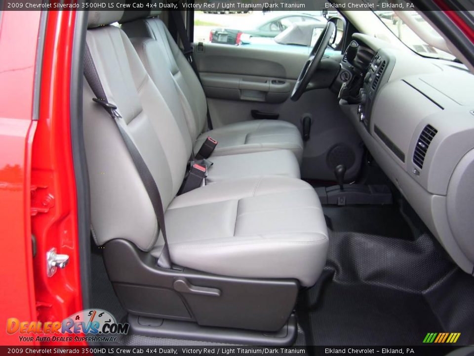 2009 Chevrolet Silverado 3500HD LS Crew Cab 4x4 Dually Victory Red / Light Titanium/Dark Titanium Photo #19