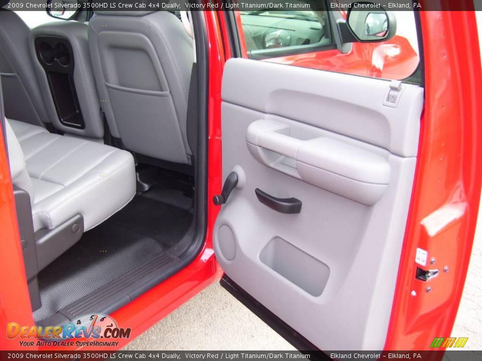 2009 Chevrolet Silverado 3500HD LS Crew Cab 4x4 Dually Victory Red / Light Titanium/Dark Titanium Photo #20