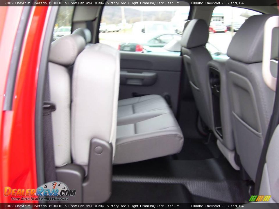 2009 Chevrolet Silverado 3500HD LS Crew Cab 4x4 Dually Victory Red / Light Titanium/Dark Titanium Photo #23