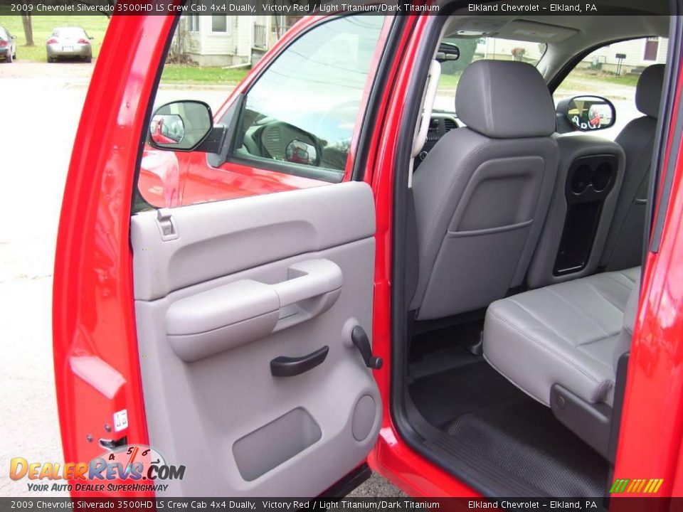 2009 Chevrolet Silverado 3500HD LS Crew Cab 4x4 Dually Victory Red / Light Titanium/Dark Titanium Photo #24