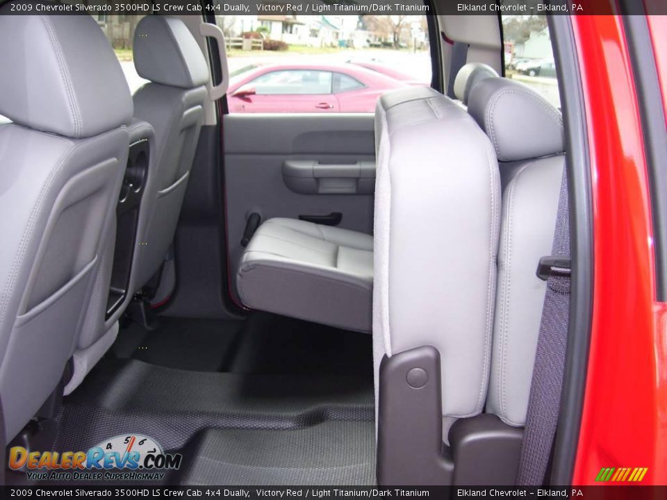 2009 Chevrolet Silverado 3500HD LS Crew Cab 4x4 Dually Victory Red / Light Titanium/Dark Titanium Photo #26