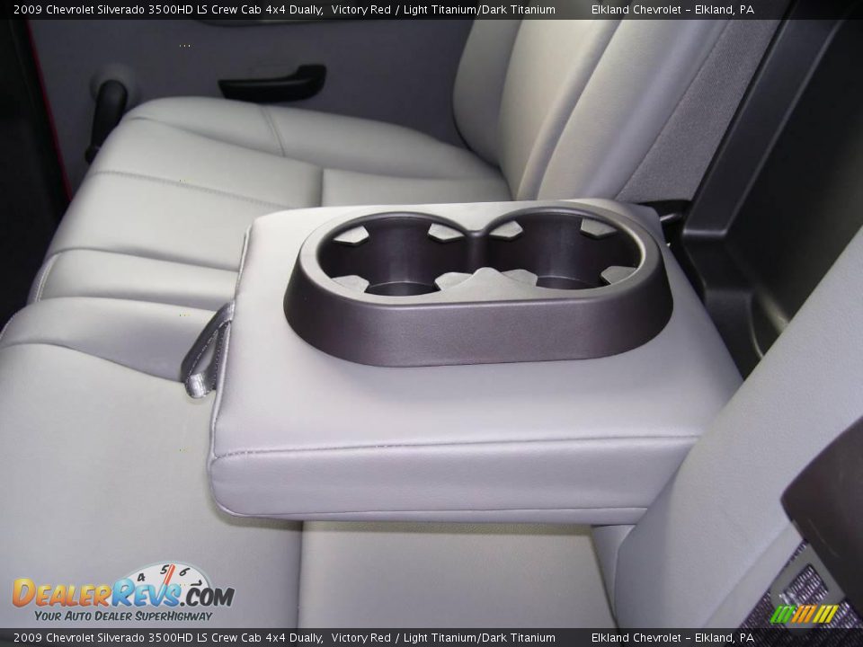 2009 Chevrolet Silverado 3500HD LS Crew Cab 4x4 Dually Victory Red / Light Titanium/Dark Titanium Photo #27
