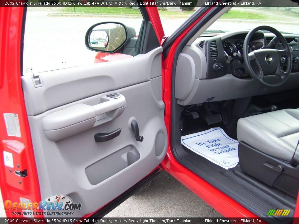 2009 Chevrolet Silverado 3500HD LS Crew Cab 4x4 Dually Victory Red / Light Titanium/Dark Titanium Photo #28