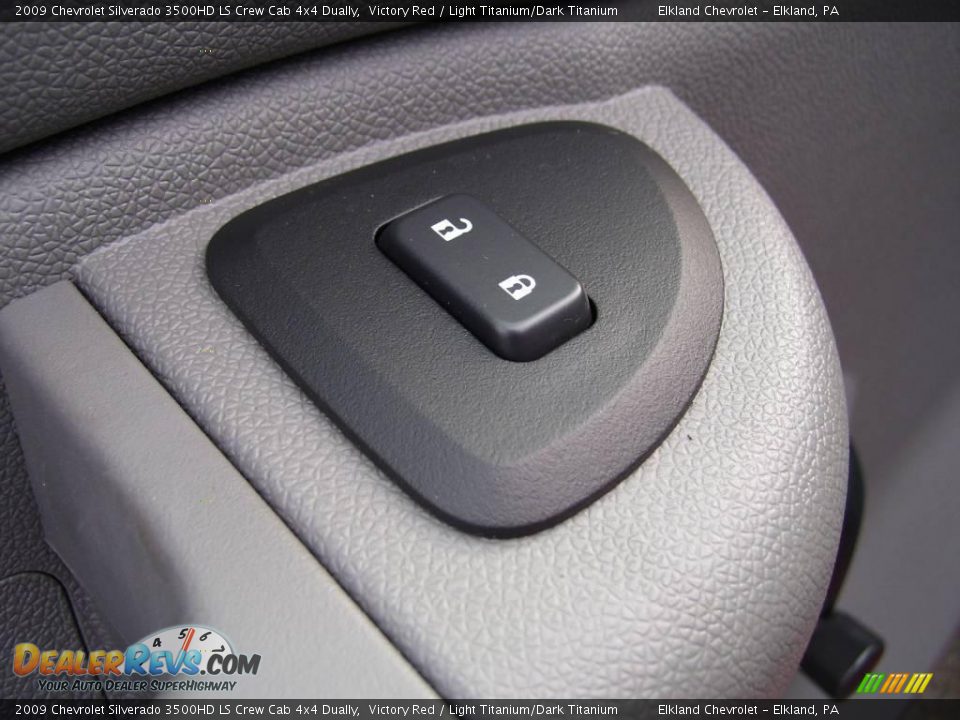 2009 Chevrolet Silverado 3500HD LS Crew Cab 4x4 Dually Victory Red / Light Titanium/Dark Titanium Photo #29