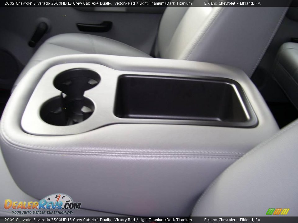 2009 Chevrolet Silverado 3500HD LS Crew Cab 4x4 Dually Victory Red / Light Titanium/Dark Titanium Photo #31