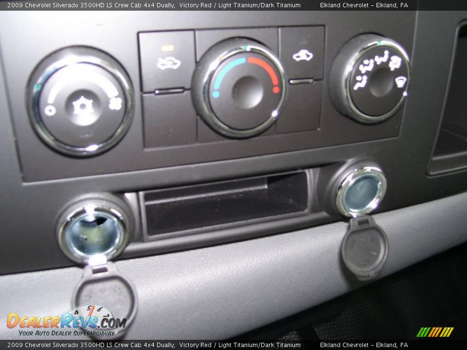 2009 Chevrolet Silverado 3500HD LS Crew Cab 4x4 Dually Victory Red / Light Titanium/Dark Titanium Photo #34