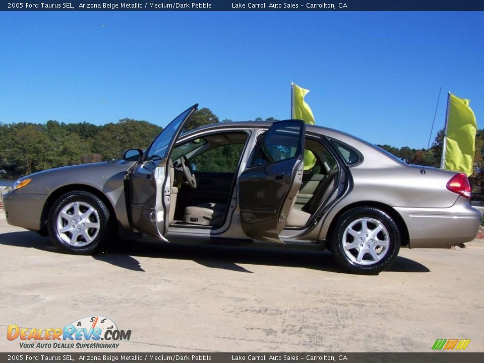 2005 Ford Taurus SEL Arizona Beige Metallic / Medium/Dark Pebble Photo #4