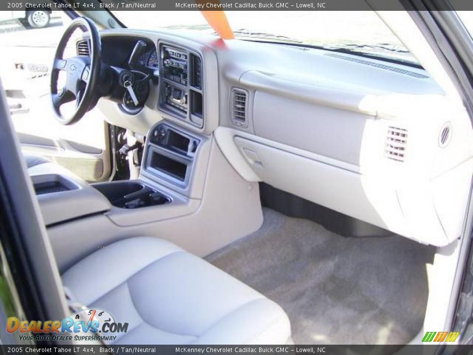 2005 Chevrolet Tahoe LT 4x4 Black / Tan/Neutral Photo #15