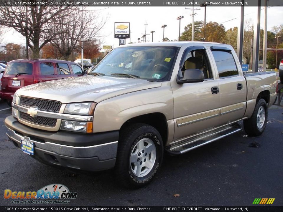 2005 Chevrolet Silverado 1500 LS Crew Cab 4x4 Sandstone Metallic / Dark Charcoal Photo #1