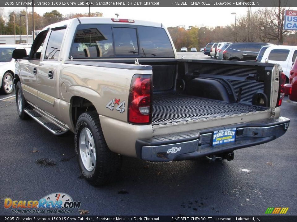 2005 Chevrolet Silverado 1500 LS Crew Cab 4x4 Sandstone Metallic / Dark Charcoal Photo #4