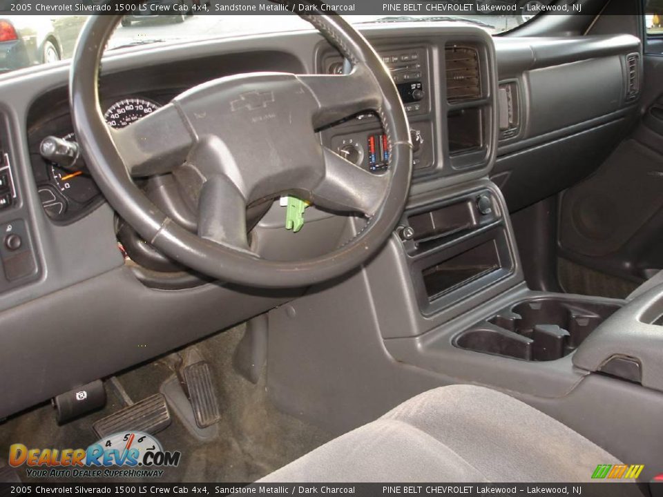2005 Chevrolet Silverado 1500 LS Crew Cab 4x4 Sandstone Metallic / Dark Charcoal Photo #9