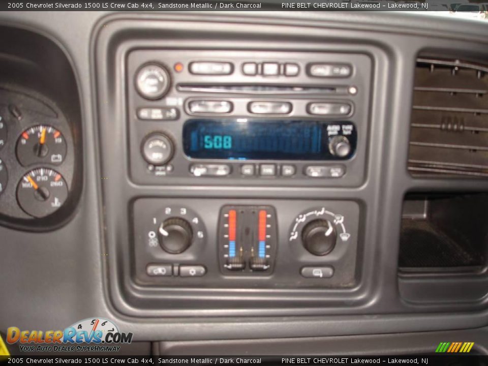 2005 Chevrolet Silverado 1500 LS Crew Cab 4x4 Sandstone Metallic / Dark Charcoal Photo #13