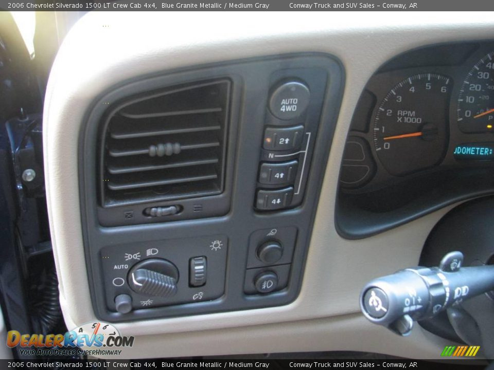 2006 Chevrolet Silverado 1500 LT Crew Cab 4x4 Blue Granite Metallic / Medium Gray Photo #12