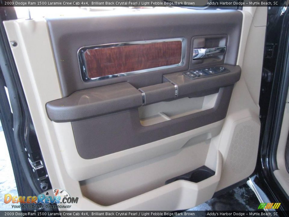 2009 Dodge Ram 1500 Laramie Crew Cab 4x4 Brilliant Black Crystal Pearl / Light Pebble Beige/Bark Brown Photo #15