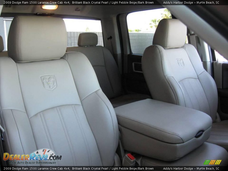 2009 Dodge Ram 1500 Laramie Crew Cab 4x4 Brilliant Black Crystal Pearl / Light Pebble Beige/Bark Brown Photo #16