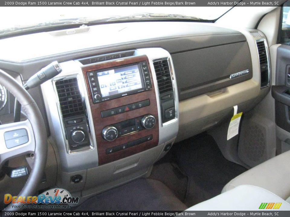 2009 Dodge Ram 1500 Laramie Crew Cab 4x4 Brilliant Black Crystal Pearl / Light Pebble Beige/Bark Brown Photo #19