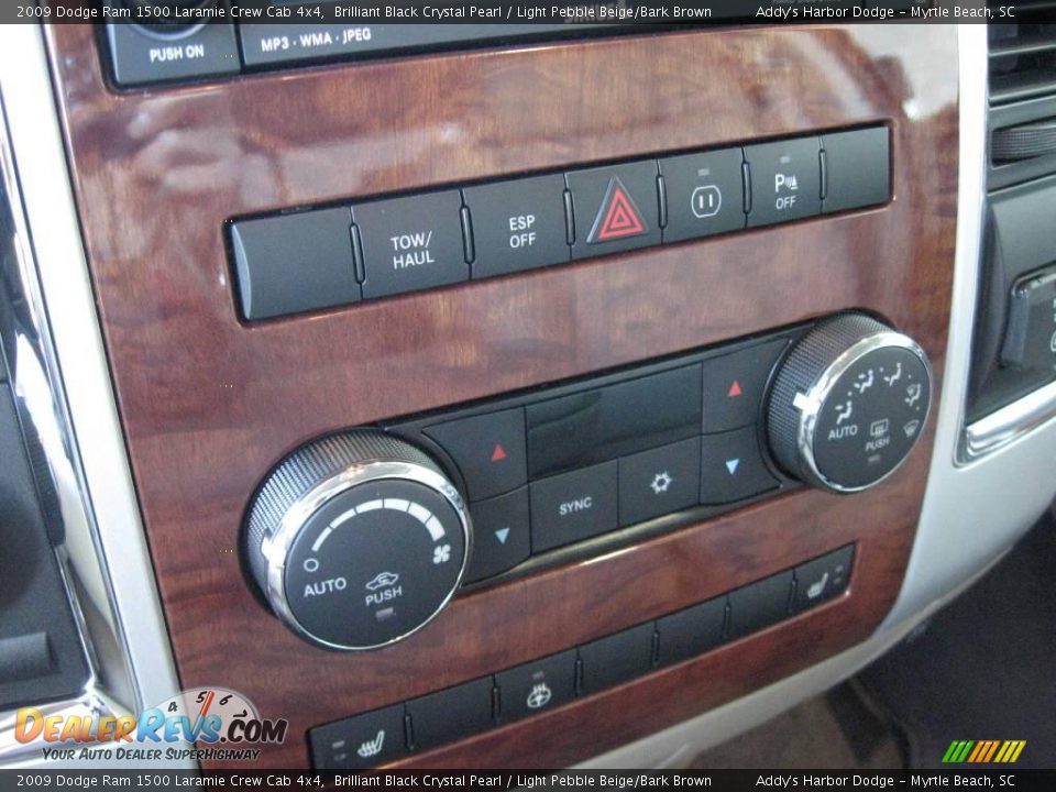 2009 Dodge Ram 1500 Laramie Crew Cab 4x4 Brilliant Black Crystal Pearl / Light Pebble Beige/Bark Brown Photo #24