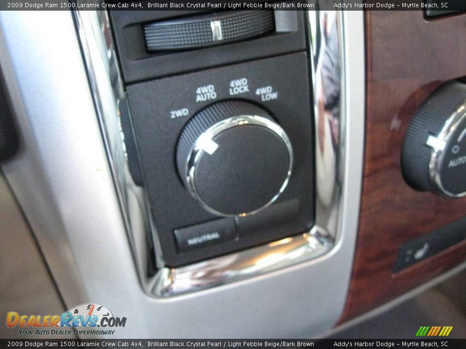 2009 Dodge Ram 1500 Laramie Crew Cab 4x4 Brilliant Black Crystal Pearl / Light Pebble Beige/Bark Brown Photo #25