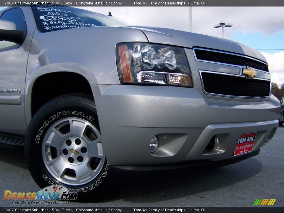 2007 Chevrolet Suburban 1500 LT 4x4 Graystone Metallic / Ebony Photo #2