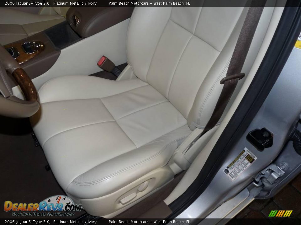 2006 Jaguar S-Type 3.0 Platinum Metallic / Ivory Photo #18
