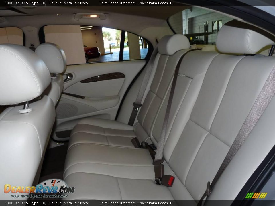 2006 Jaguar S-Type 3.0 Platinum Metallic / Ivory Photo #20