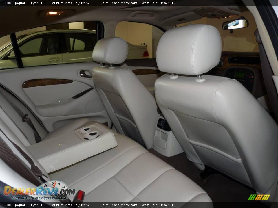 2006 Jaguar S-Type 3.0 Platinum Metallic / Ivory Photo #22