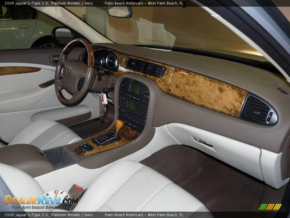 2006 Jaguar S-Type 3.0 Platinum Metallic / Ivory Photo #24