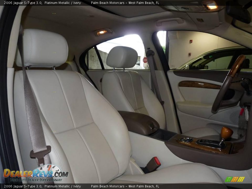 2006 Jaguar S-Type 3.0 Platinum Metallic / Ivory Photo #26