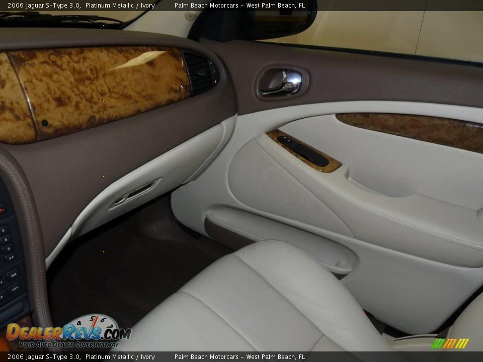 2006 Jaguar S-Type 3.0 Platinum Metallic / Ivory Photo #28