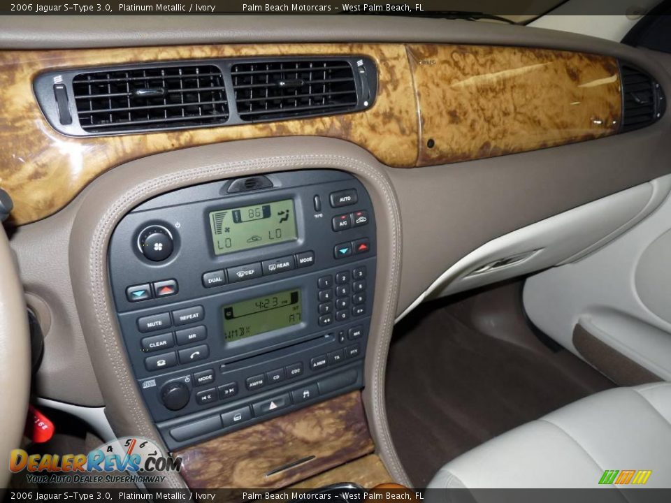 2006 Jaguar S-Type 3.0 Platinum Metallic / Ivory Photo #29