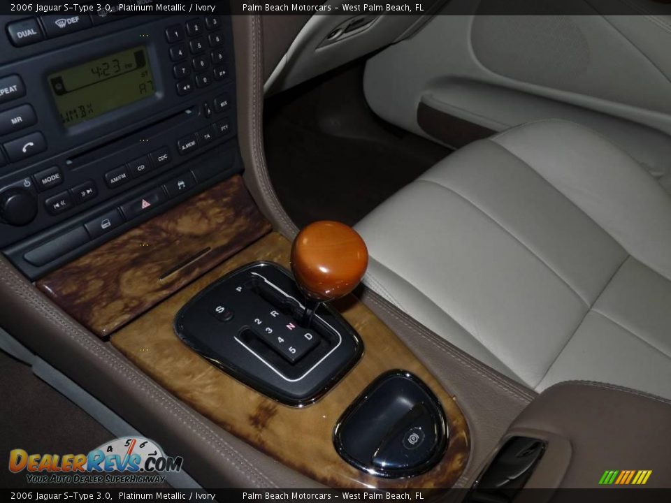 2006 Jaguar S-Type 3.0 Platinum Metallic / Ivory Photo #30