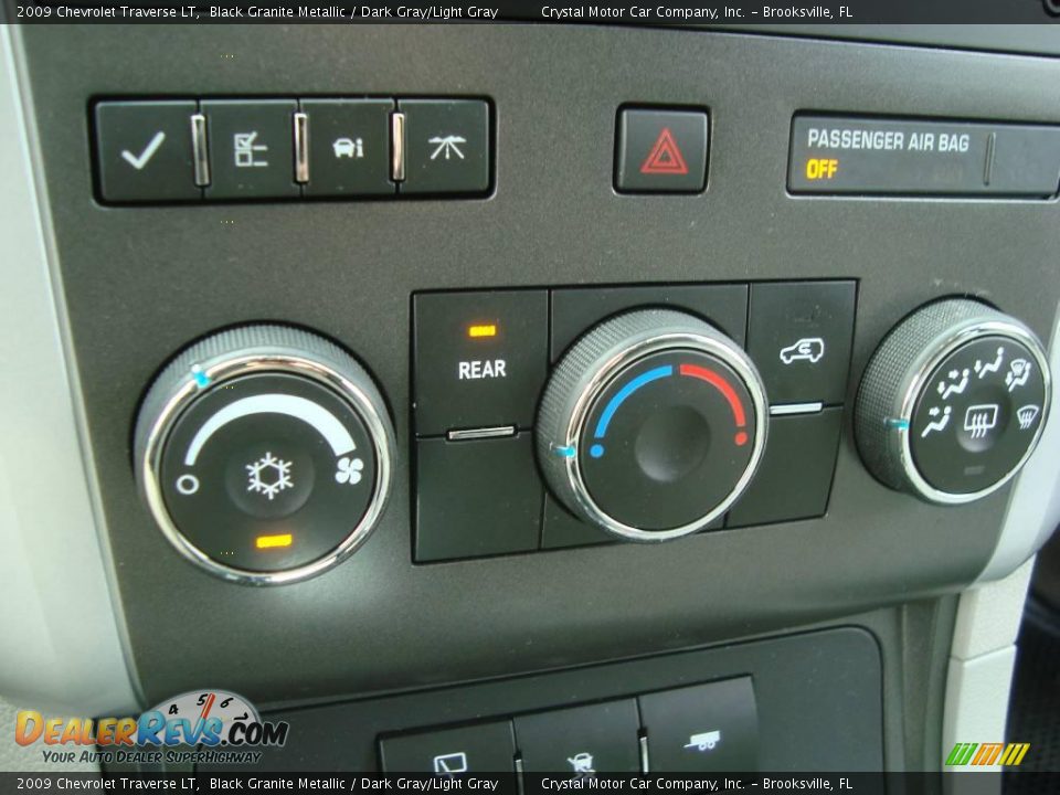 2009 Chevrolet Traverse LT Black Granite Metallic / Dark Gray/Light Gray Photo #20