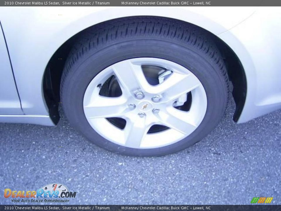 2010 Chevrolet Malibu LS Sedan Silver Ice Metallic / Titanium Photo #17
