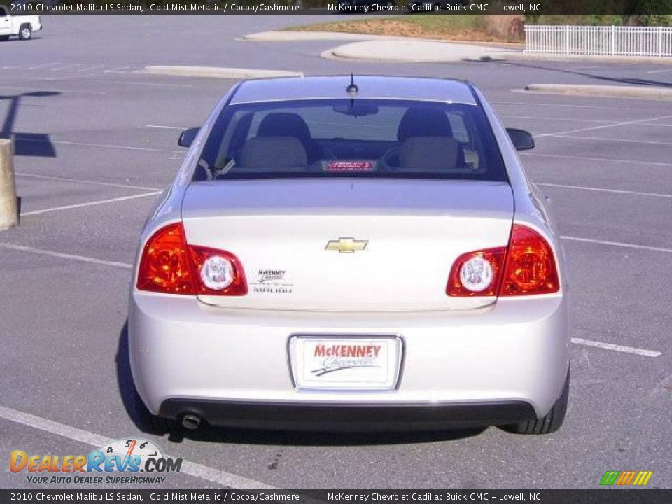 2010 Chevrolet Malibu LS Sedan Gold Mist Metallic / Cocoa/Cashmere Photo #4
