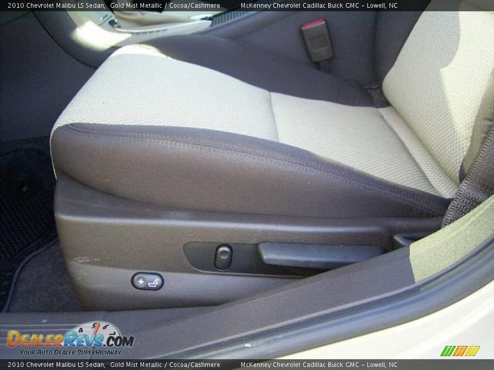2010 Chevrolet Malibu LS Sedan Gold Mist Metallic / Cocoa/Cashmere Photo #9