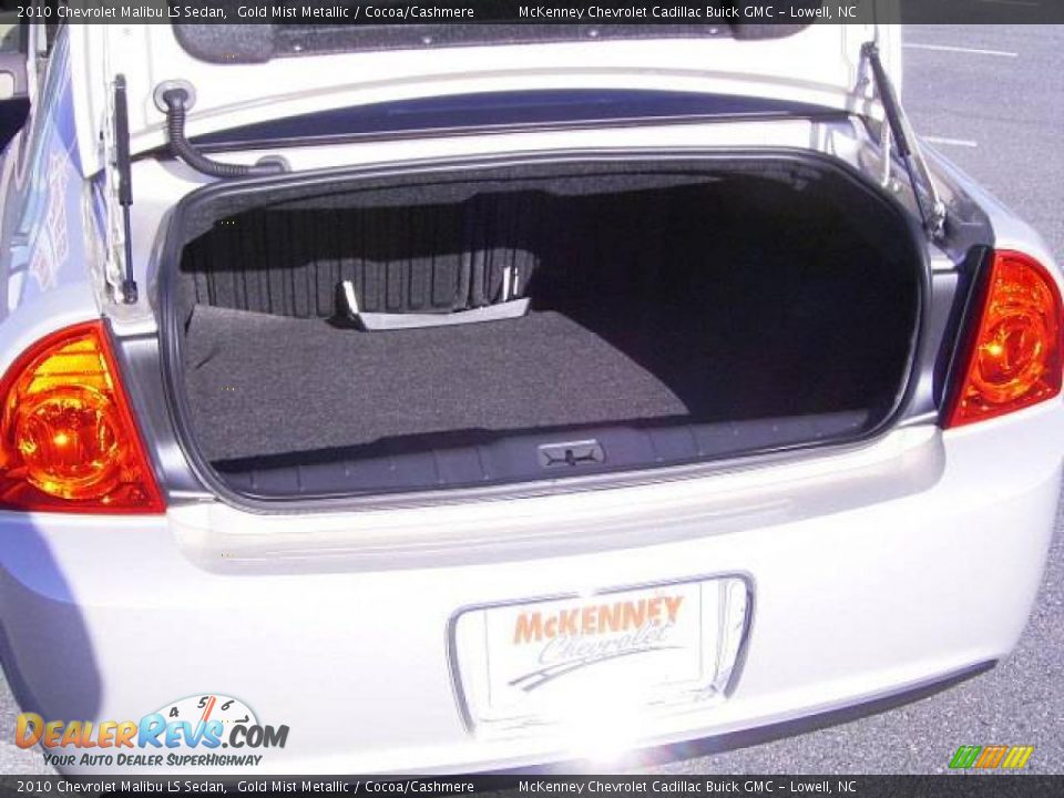 2010 Chevrolet Malibu LS Sedan Gold Mist Metallic / Cocoa/Cashmere Photo #12