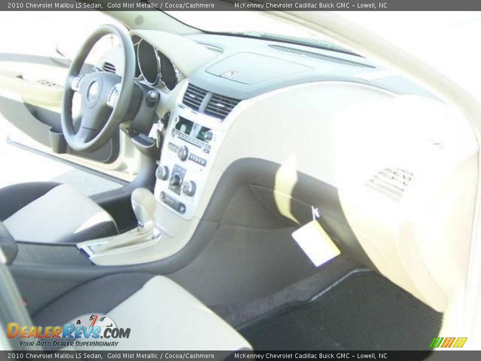 2010 Chevrolet Malibu LS Sedan Gold Mist Metallic / Cocoa/Cashmere Photo #15