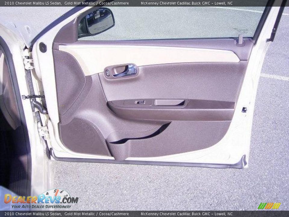 2010 Chevrolet Malibu LS Sedan Gold Mist Metallic / Cocoa/Cashmere Photo #16