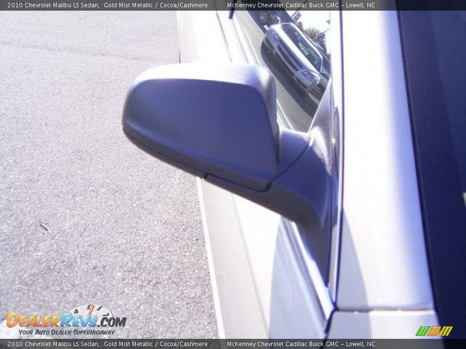 2010 Chevrolet Malibu LS Sedan Gold Mist Metallic / Cocoa/Cashmere Photo #18
